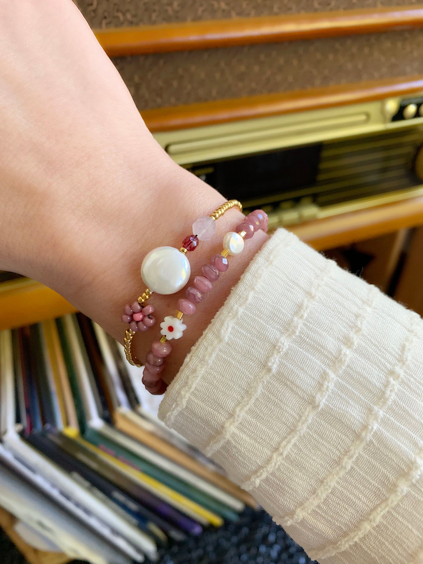 Paarse kralen armband met bloem