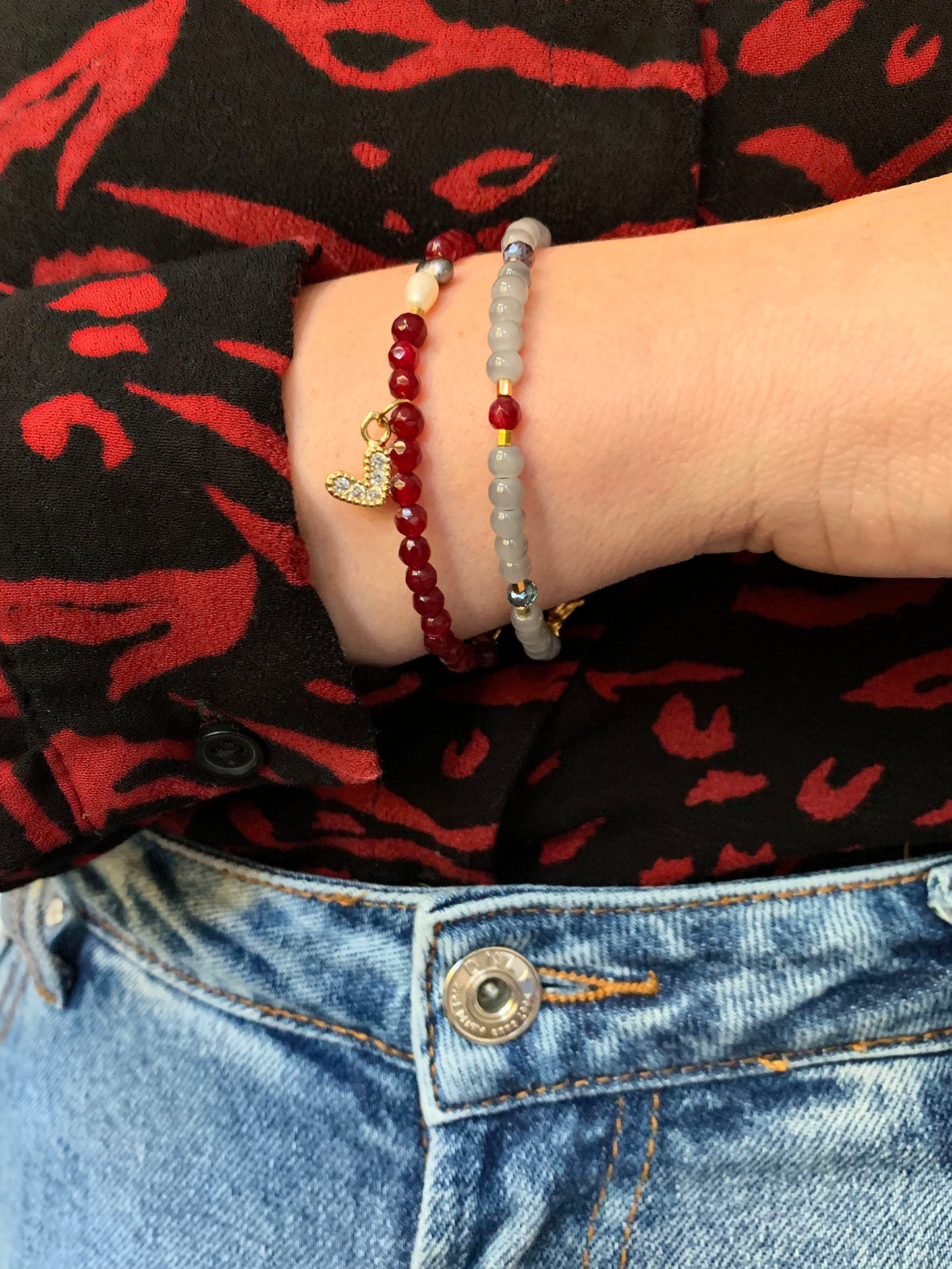 Armband Red Chalcedony | Rode kralen armband met parels en hartje