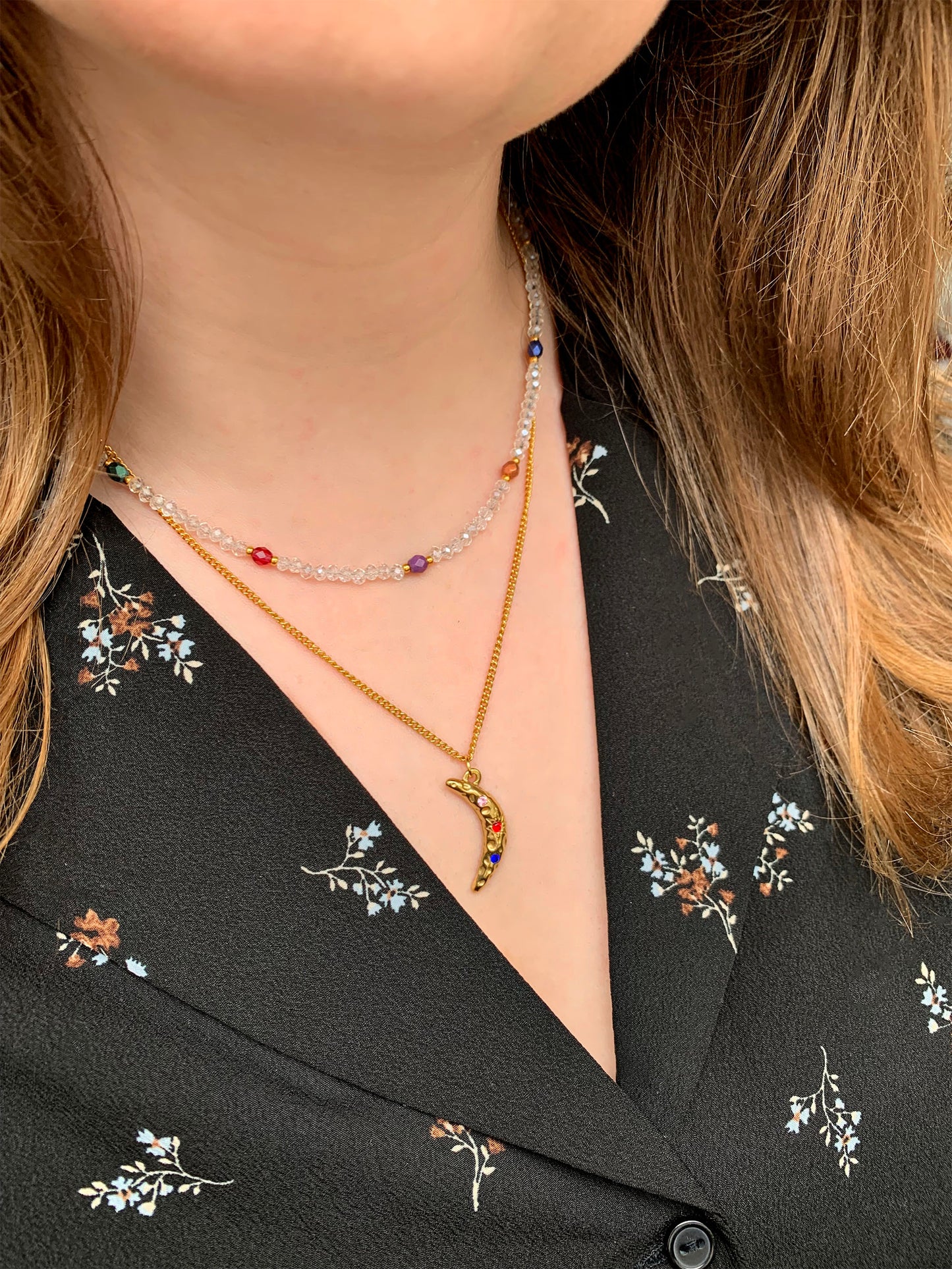 Magical Moon Necklace | Schakelketting met maan en gekleurde steentjes