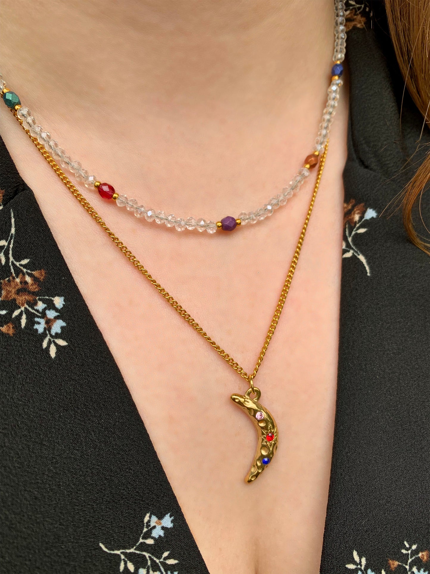 Magical Moon Necklace | Schakelketting met maan en gekleurde steentjes