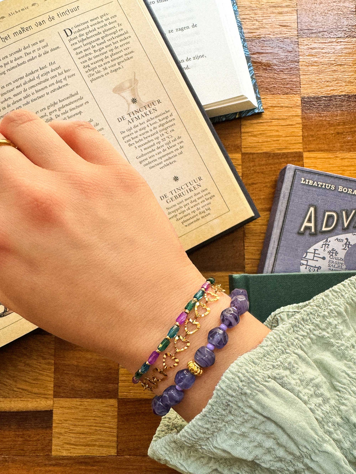 Kralen armband in paars blauw en groen