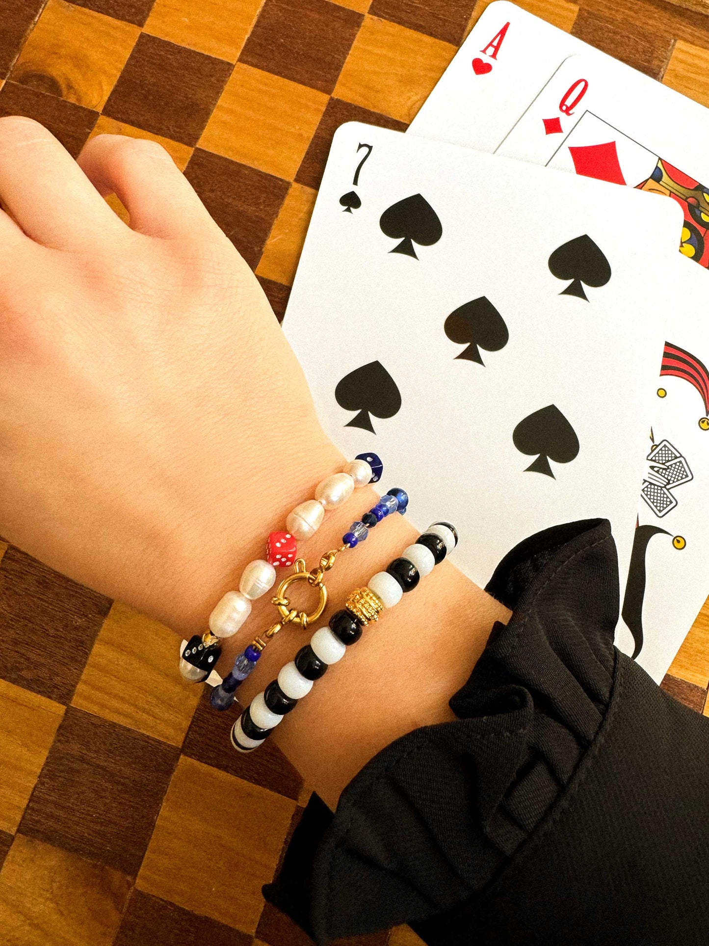 Gouden kralen armband zwart wit