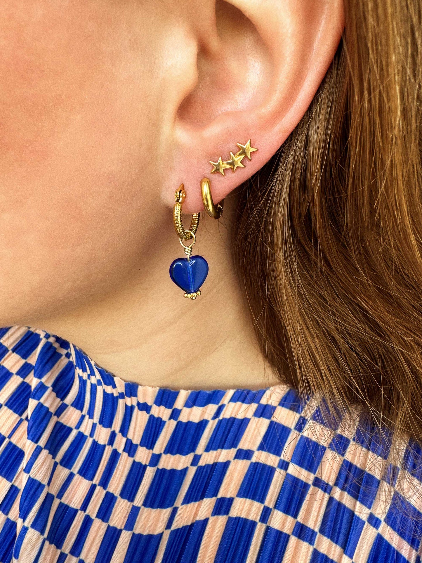 Gouden oorringen met blauw hartje