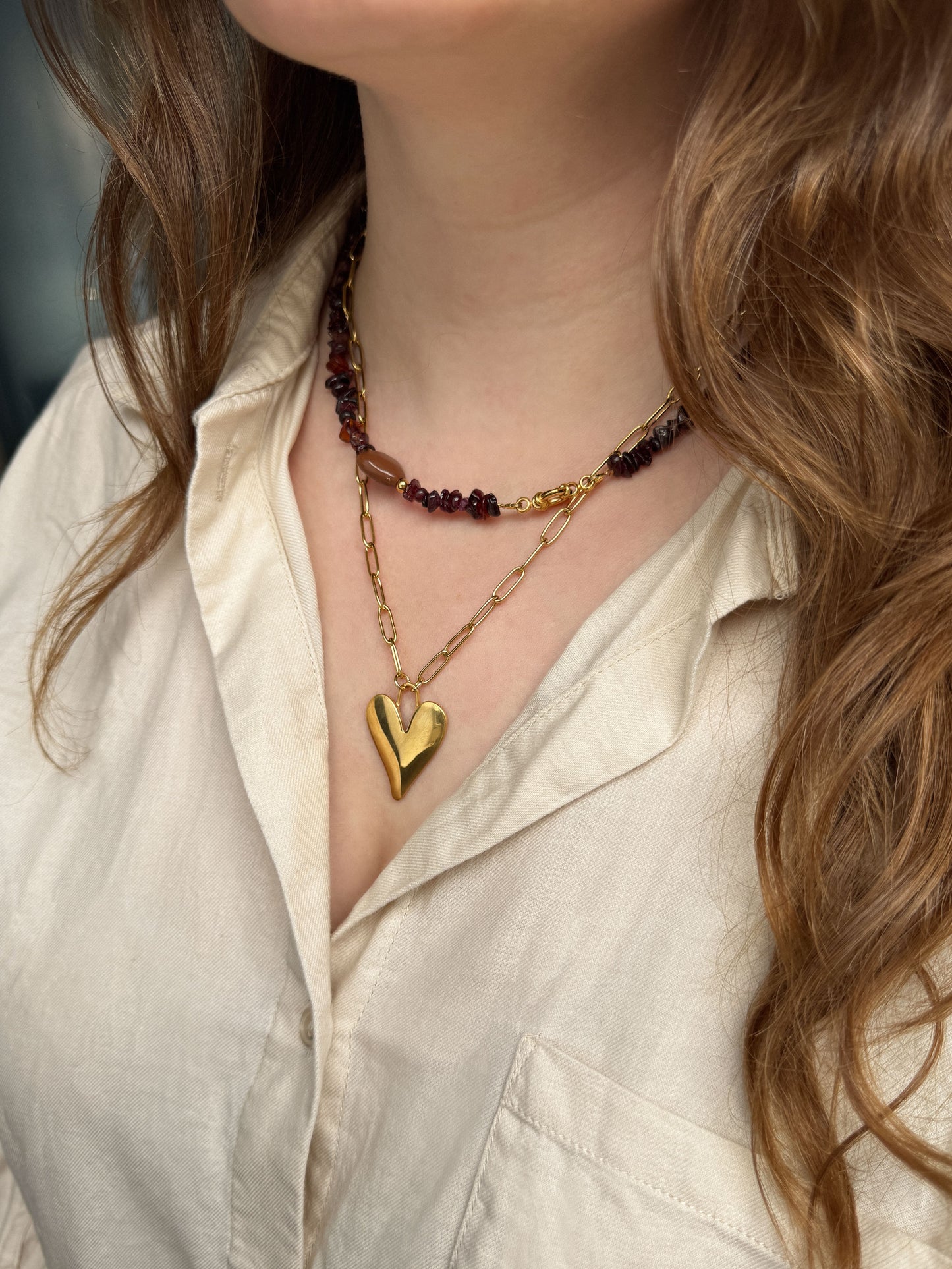 Bruine kralenketting met hartje en goud slotje