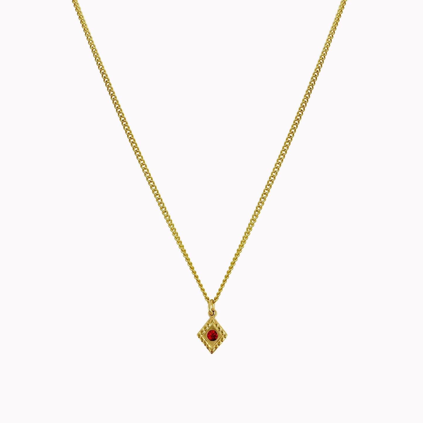 Gouden bedelketting met rood steentje