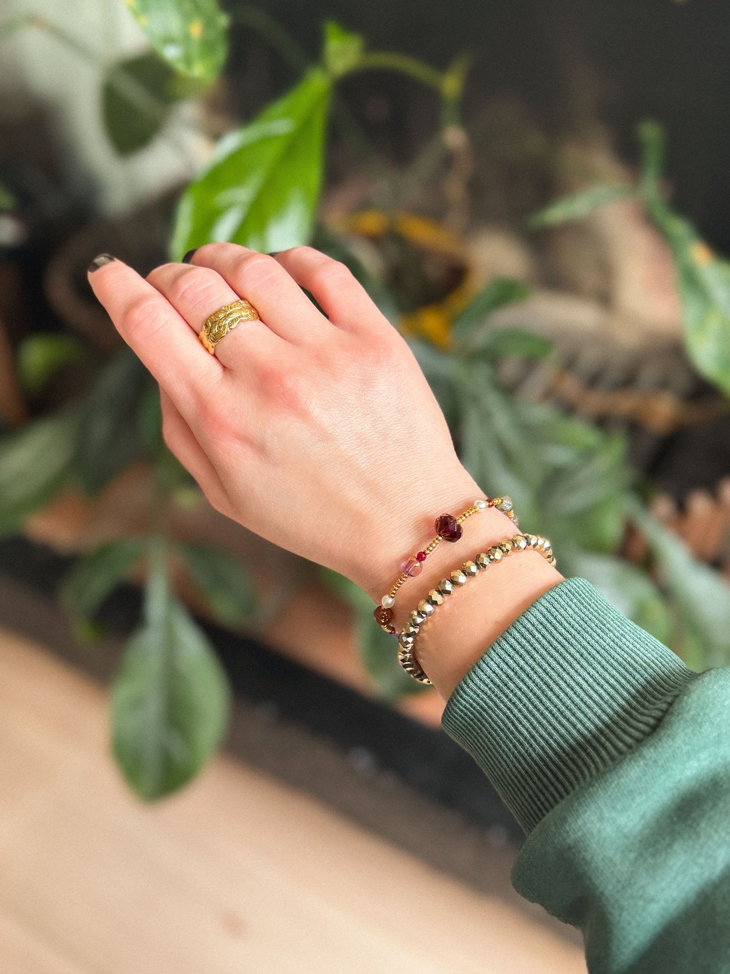 Gouden statement ring met structuur