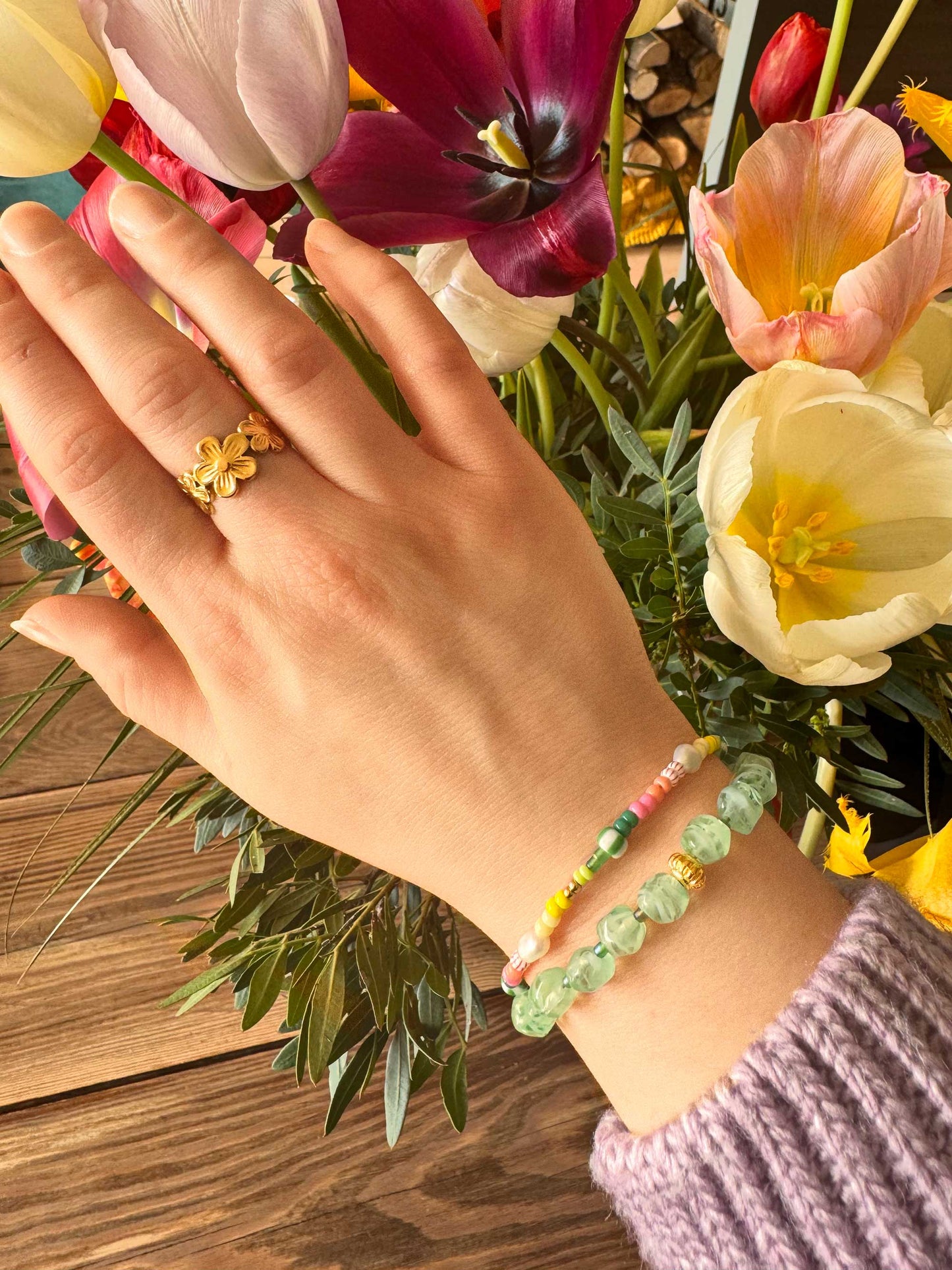 Tropische kralen armband met parels en gestreepte kralen roze groen geel