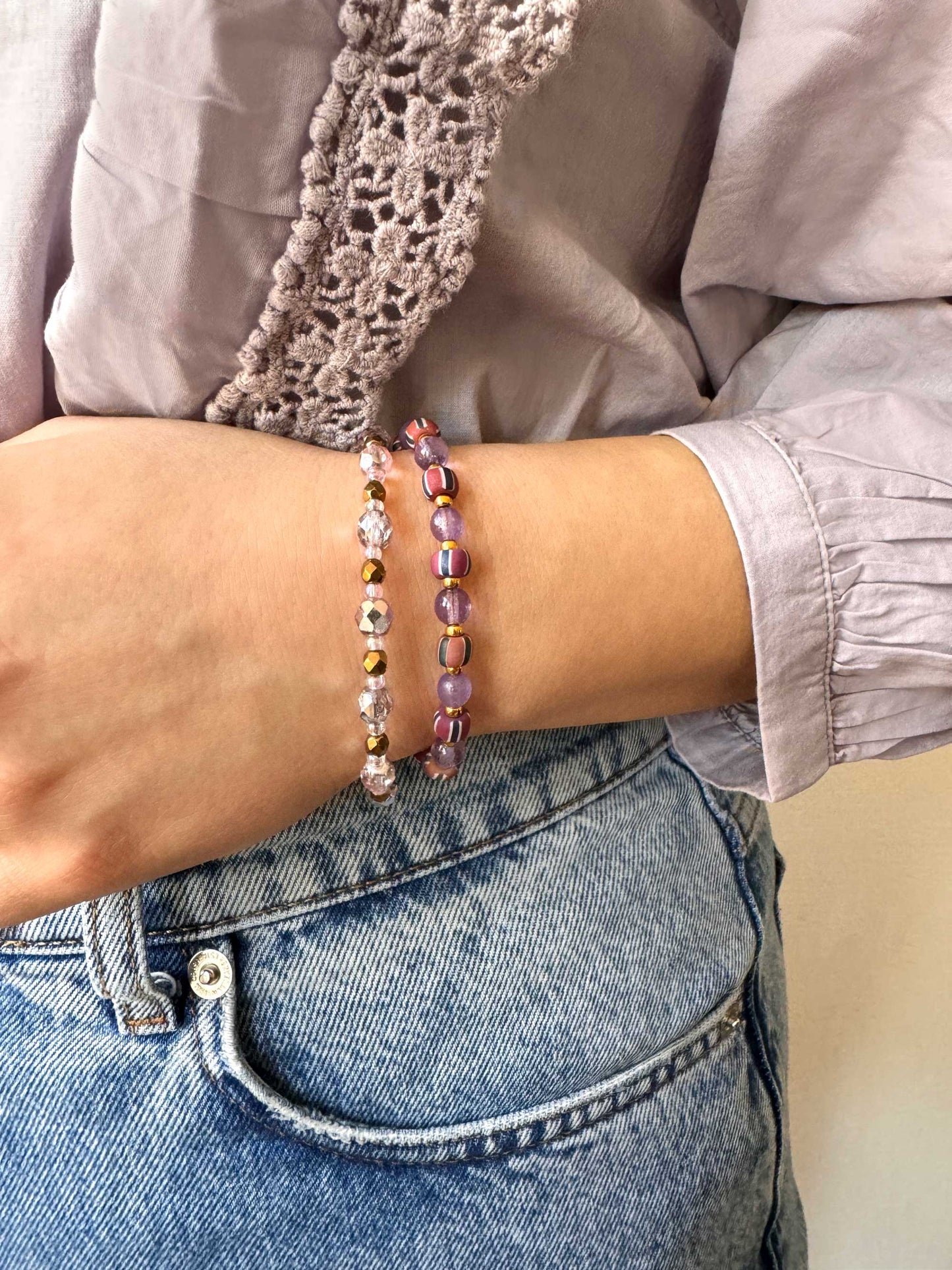 Purple Sunset Bracelet | Paarse armband met gestreepte kralen