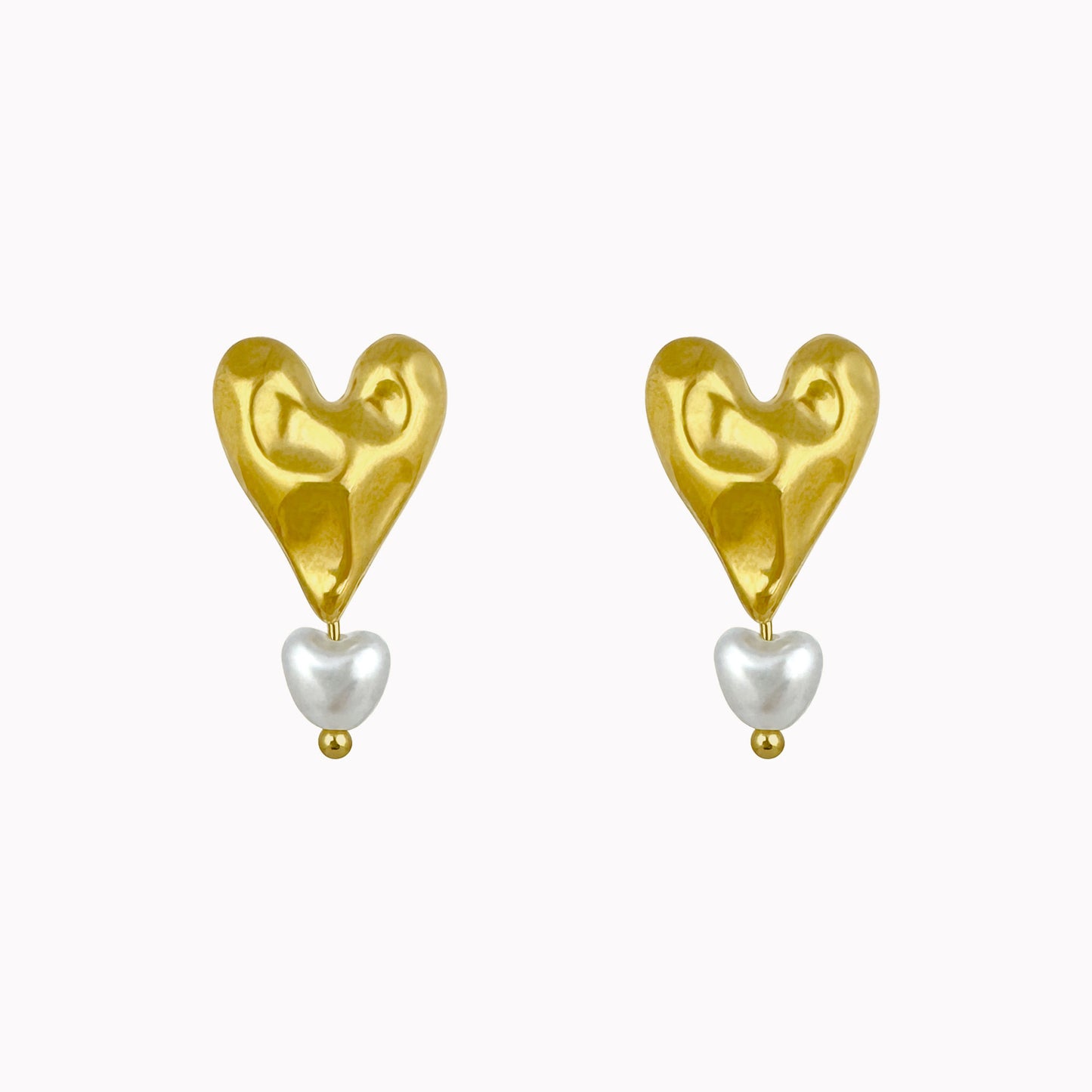 Gouden oorhangers met hartje en parel