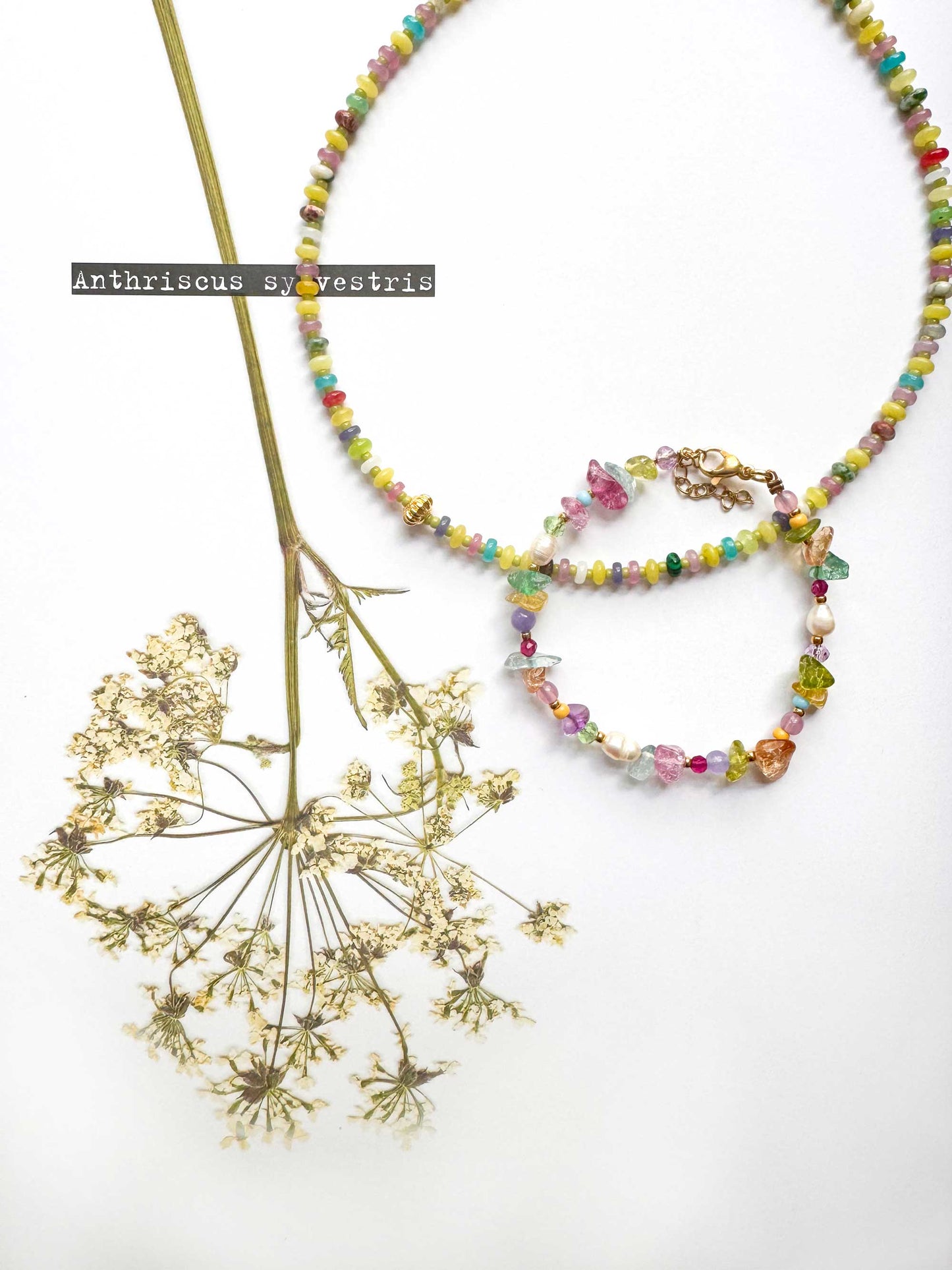 Groene ketting met platte kralen