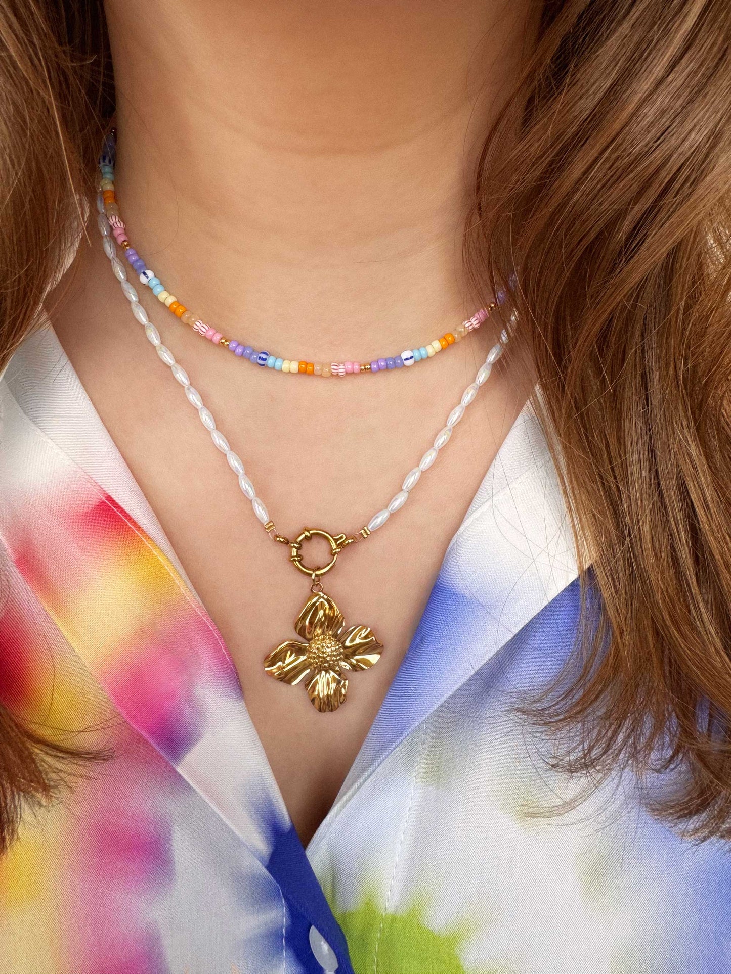 Tropical Flower Necklace | Witte ketting met tropische bloem bedel