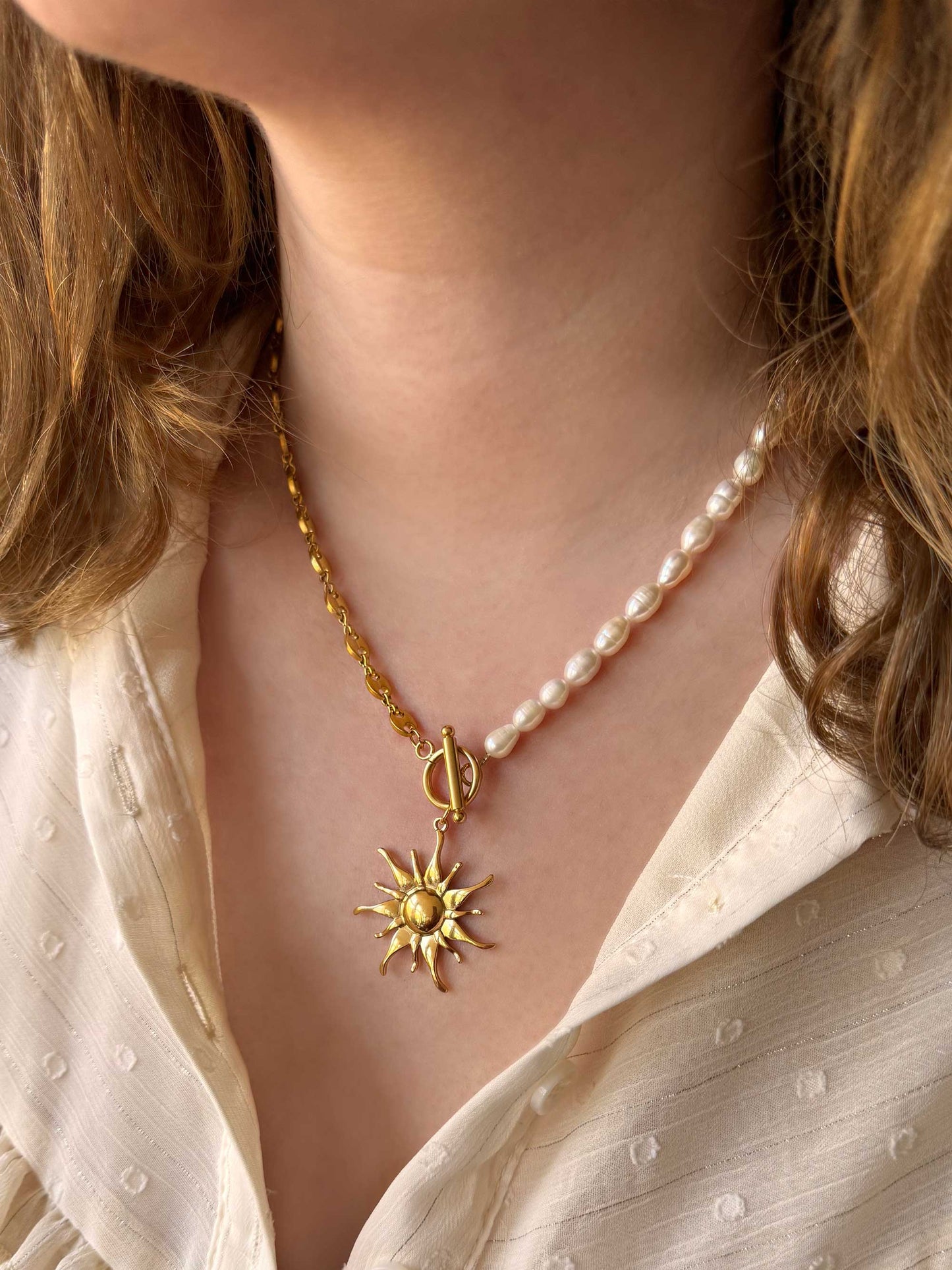 Sunny Necklace | Parelketting met bedel zon