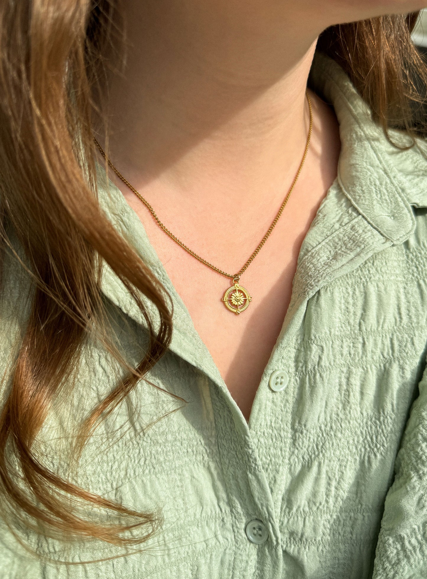 Minimalistische ketting met kompas bedel goudkleurig