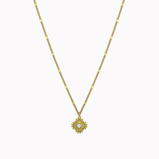 Minimalistische ketting met klavertje vier en schelpdetail