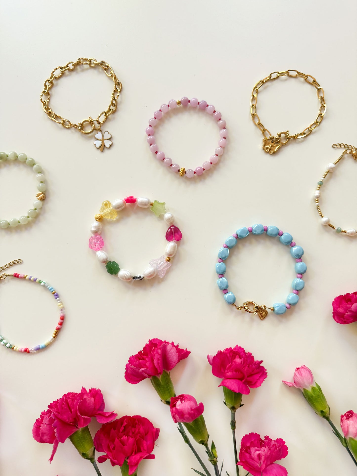trendy kleurrijke armbanden