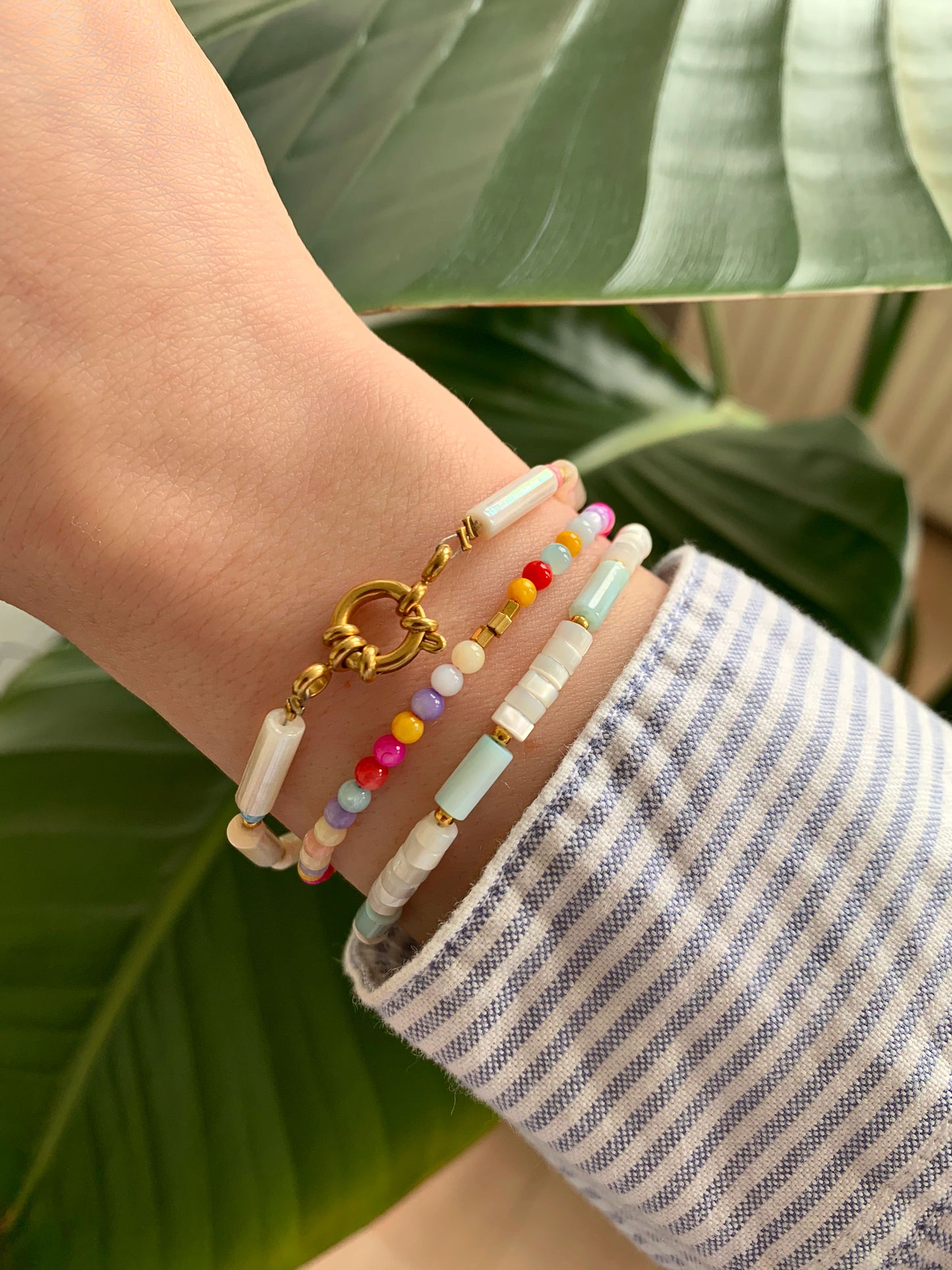 Armband Seaside | Armband met blauwe en witte schelp kralen