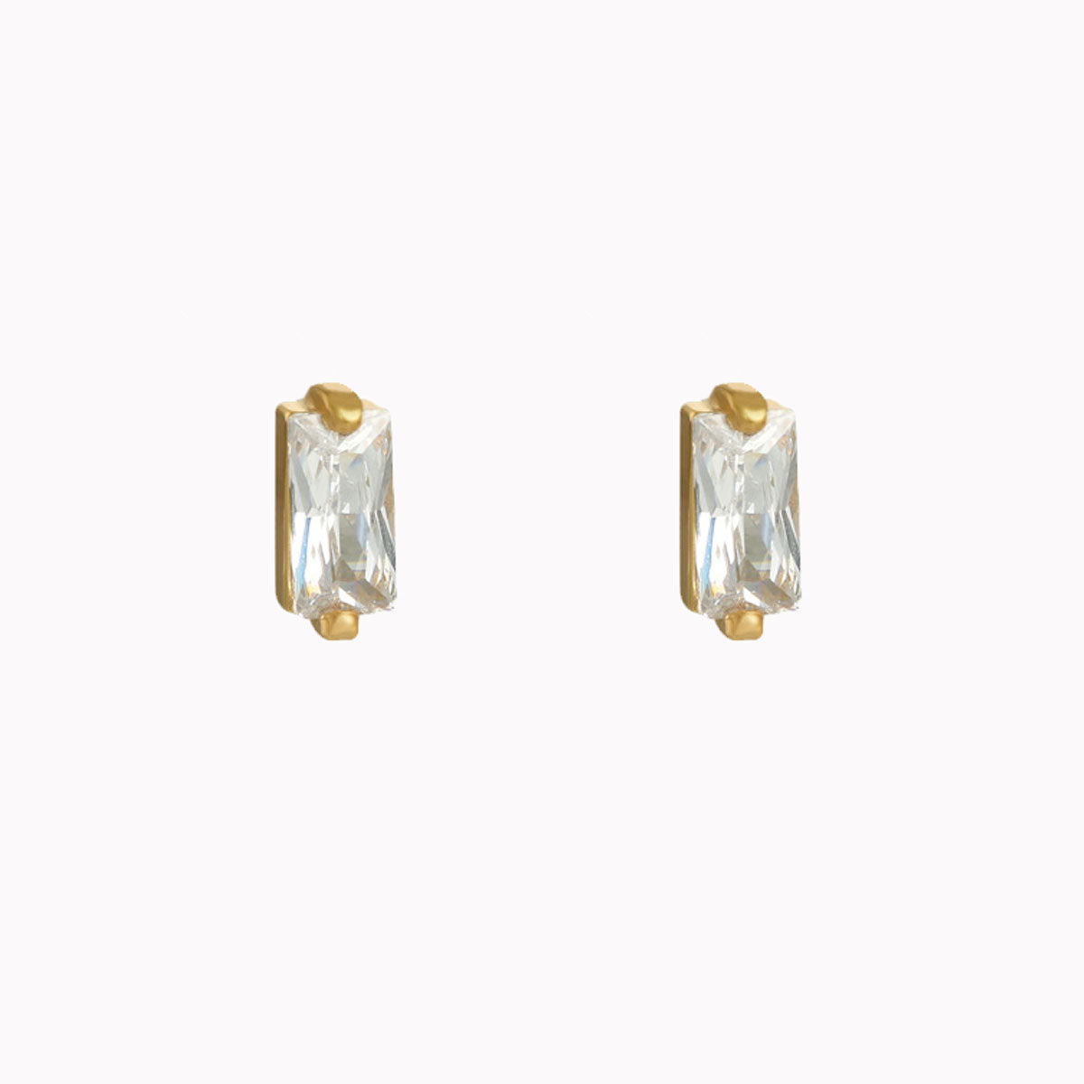 Studs Sparkling Stone