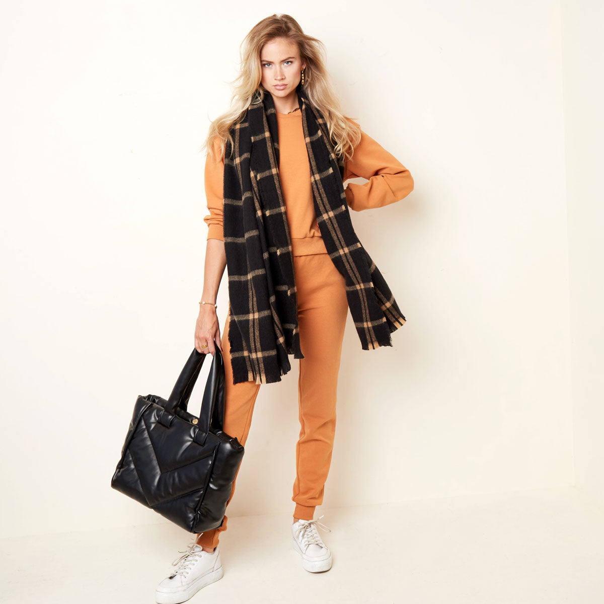 Zwarte Geruite Sjaal