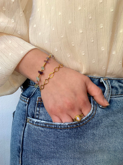 Gouden armband met groene steentjes