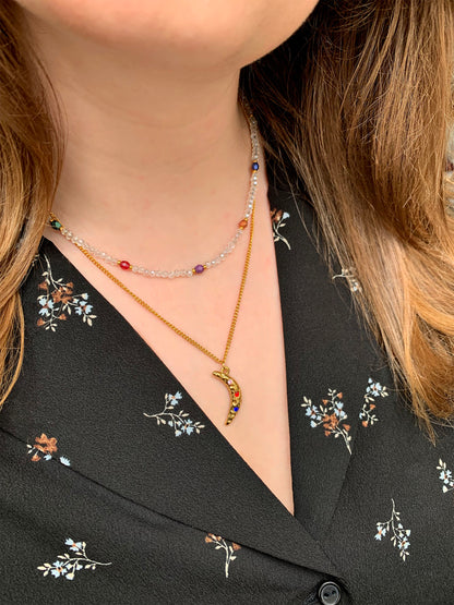 Schakelketting met maan en gekleurde steentjes
