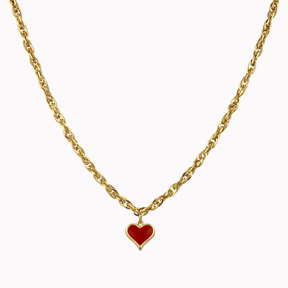 Gouden schakelketting met rood hartje
