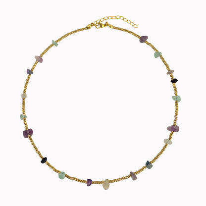 Gouden ketting met groene steentjes