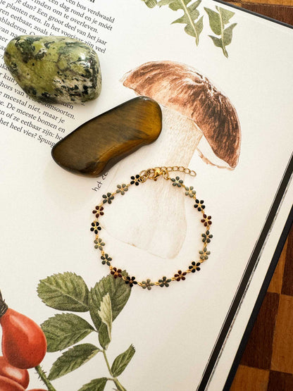 Gouden schakel armband met bloemetjes bruin en grijs