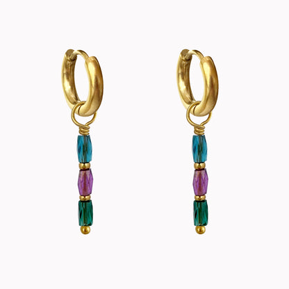 Gouden oorringen met drie multikleur kralen in blauw, groen en paars
