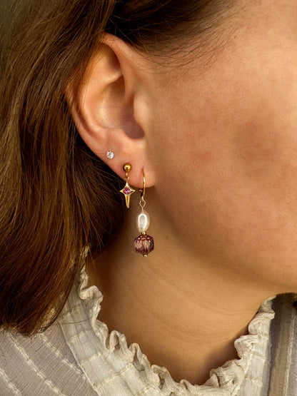 Vintage gouden oorringen met parel en roze kraal