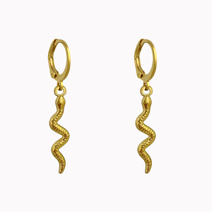 Gouden oorringen met slang bedel