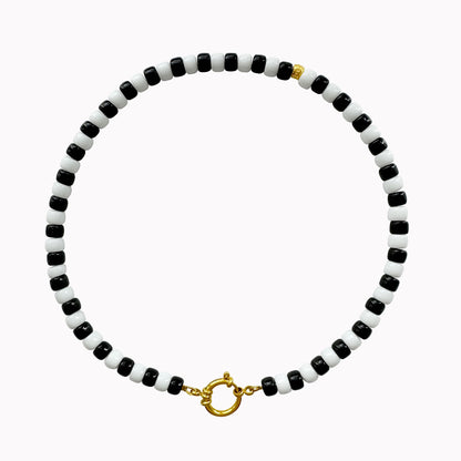 Kralen ketting zwart wit met gouden slotje