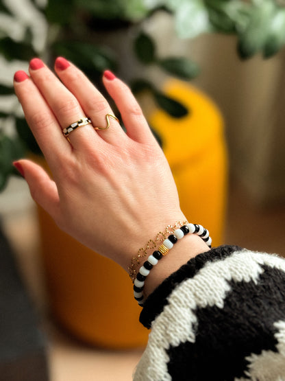 Gouden ring met golf structuur