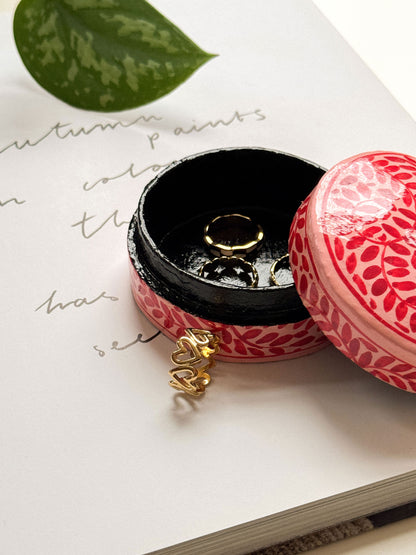 Gouden ring met open hartjes