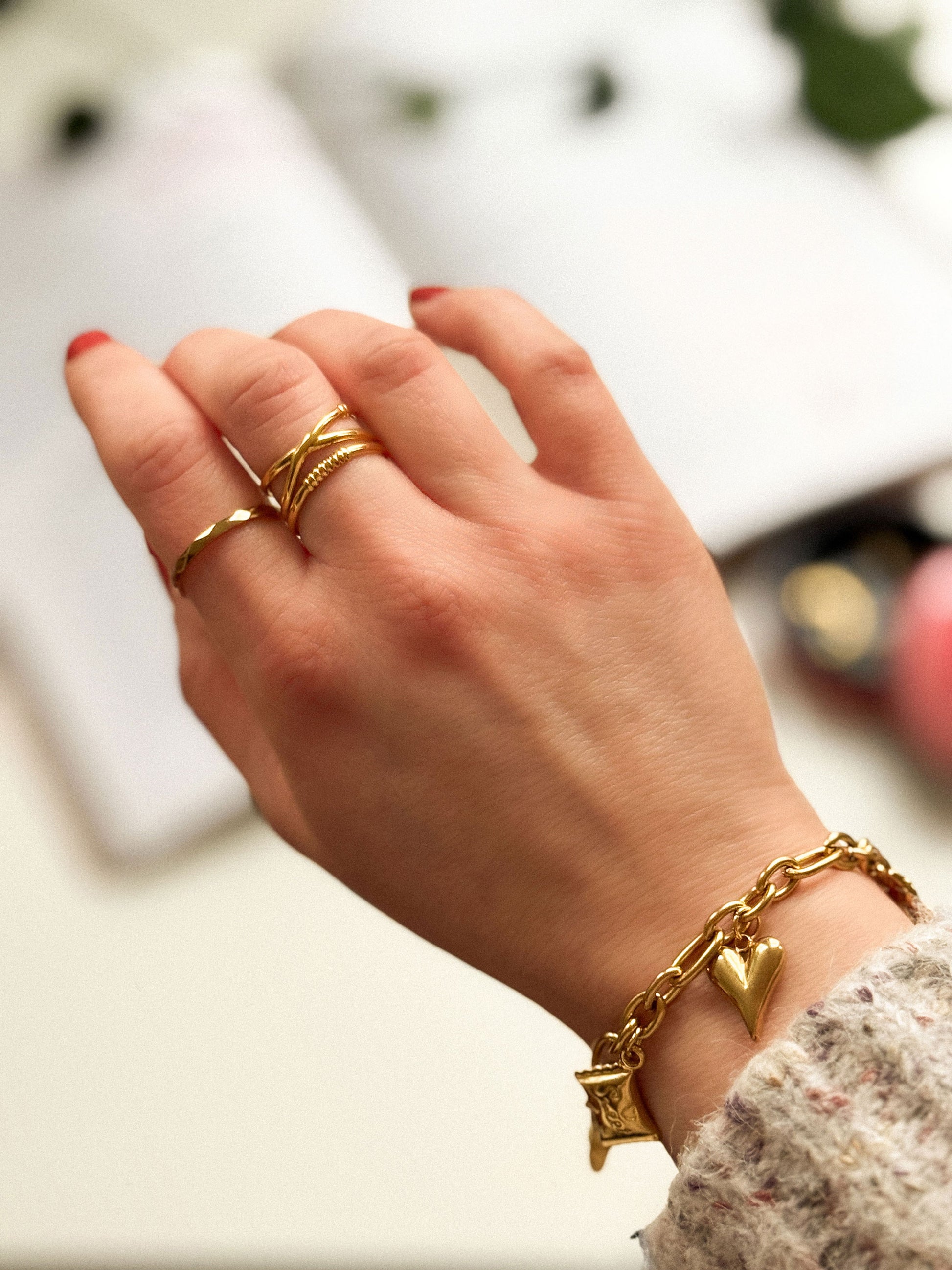 Gouden statement ring gekruist