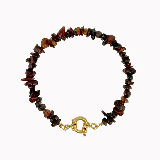 Bruine armband met chipstonekralen