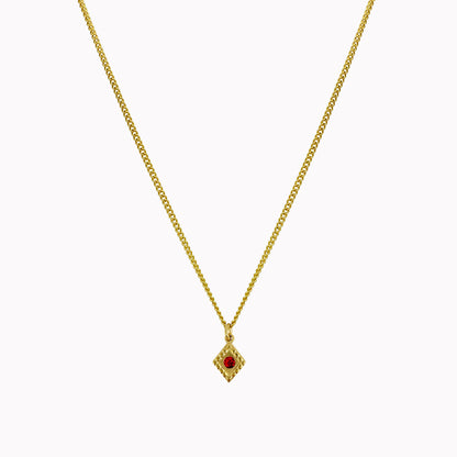 Gouden bedelketting met rood steentje