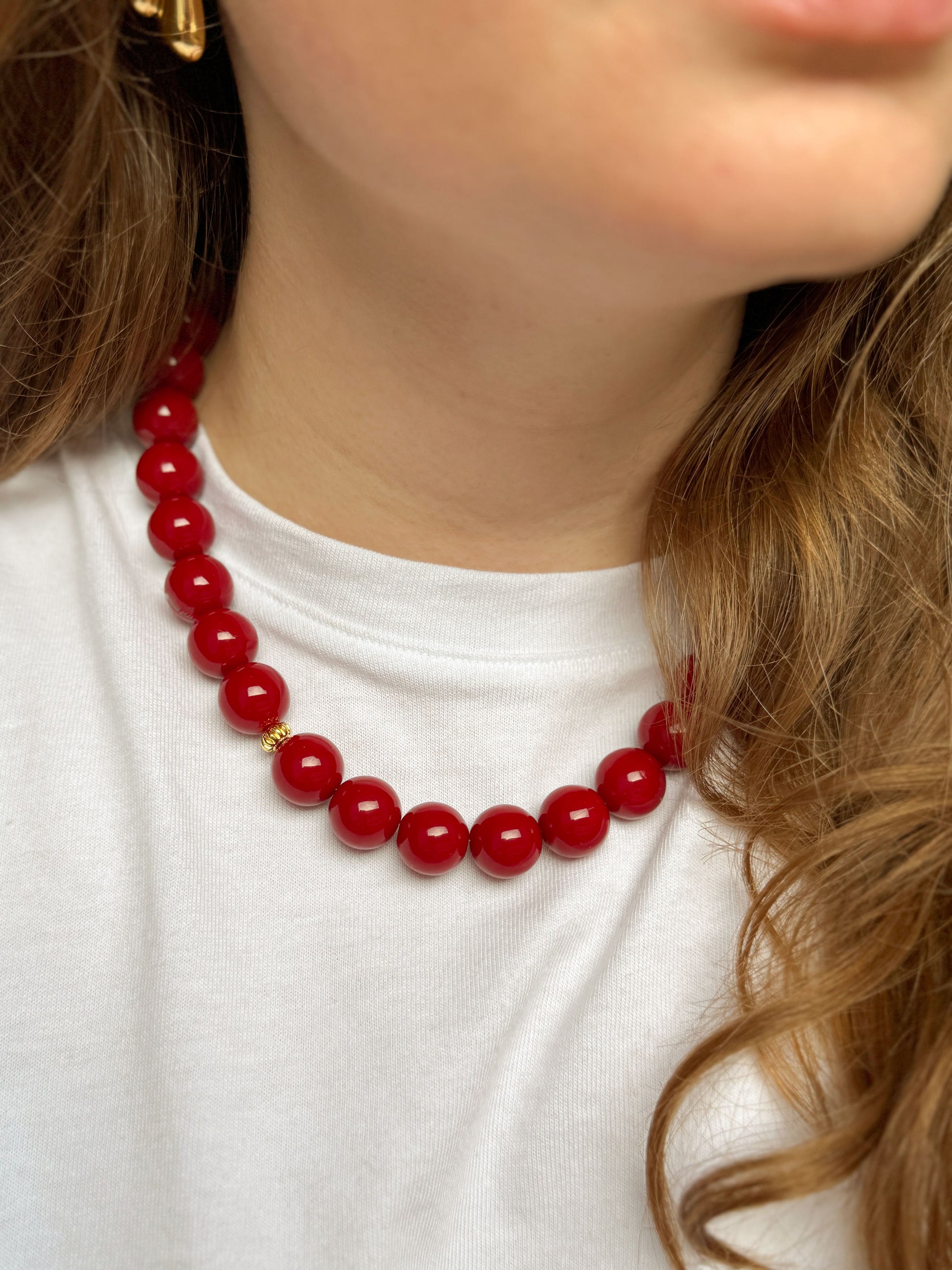 Donkerrode ketting met grote kralen