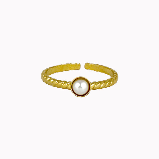 Gouden ring met gedraaid effect en parel