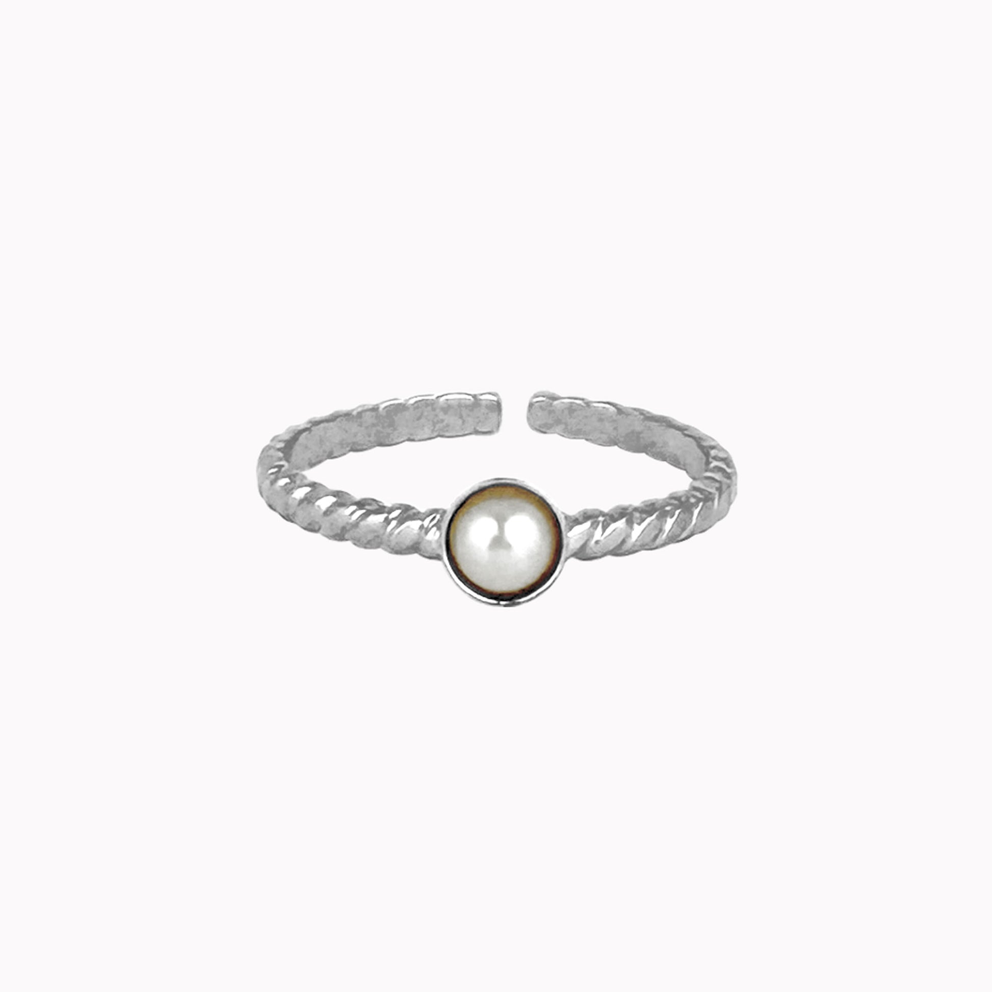 Zilveren ring met gedraaid effect en parel