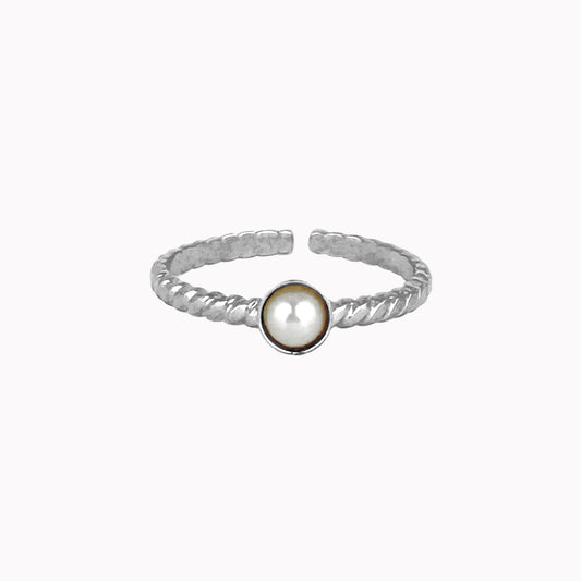 Zilveren ring met gedraaid effect en parel