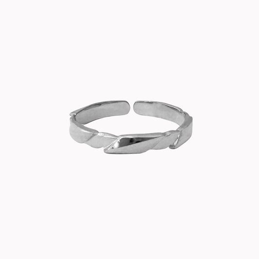 Zilveren ring met gedraaid effect