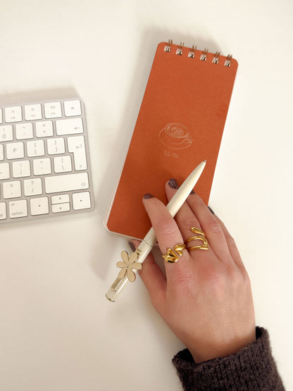 Gouden ring met twee hartjes