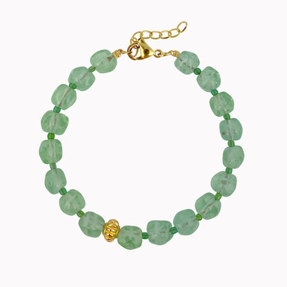 Gouden kralen armband met groene gemêleerde kralen