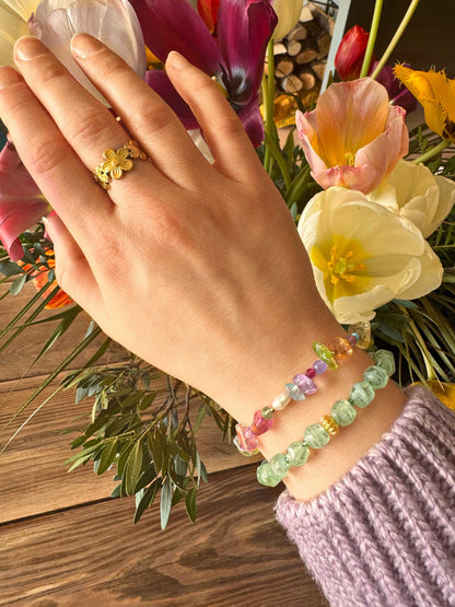 Kralen armband met gekleurde chip steentjes en parels