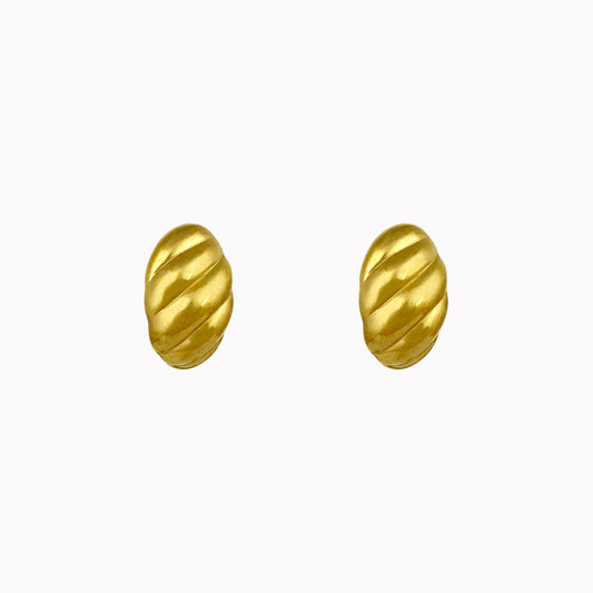 Gouden ovale oorstekers met ribbelstructuur