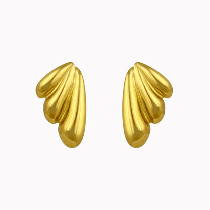 Gouden oorhangers met vleugelvorm