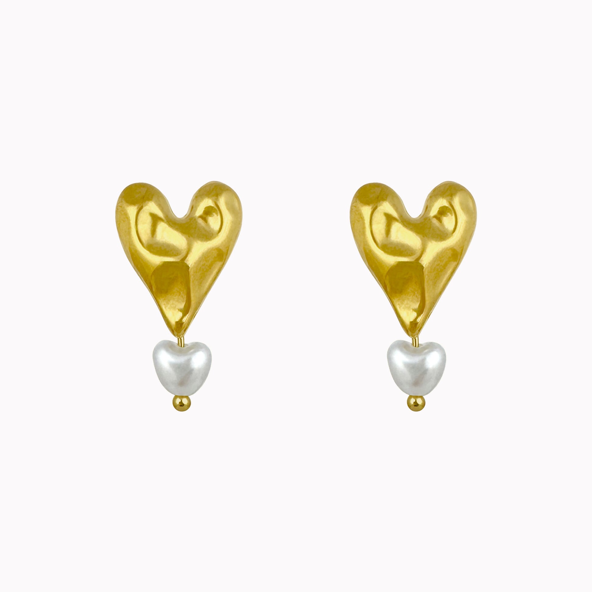Gouden oorhangers met hartje en parel