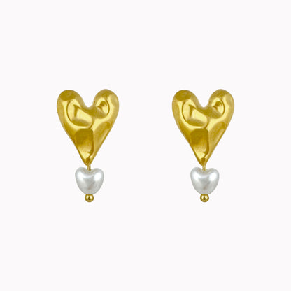 Gouden oorhangers met hartje en parel