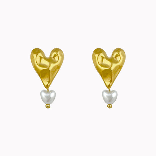 Gouden oorhangers met hartje en parel