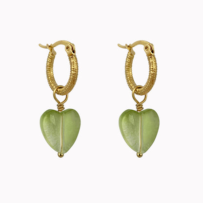 Gouden oorringen met groen hartje